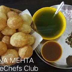 Paani puri A picture of Paani puri.