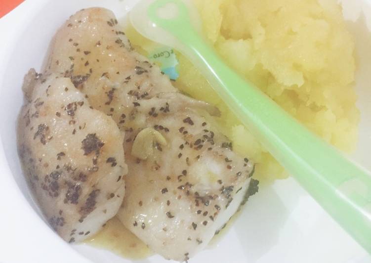 Grilled dory lemon butter sauce with mashed potato