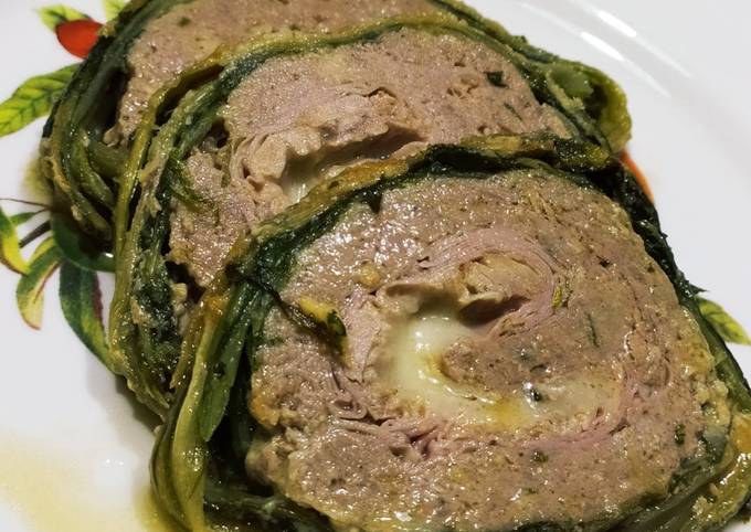 Polpettone con mortadella, tonno e provola avvolto in cicoria