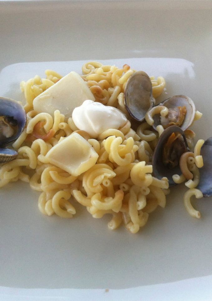 Una foto de Fideos con choco y almejas