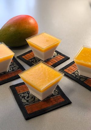 O poză a rețetei Coconut milk panna cotta 🥥 whit mango 🥭.