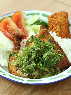 Foto resep Ayam Penyet Cabe Ijo Devina Hermawan
