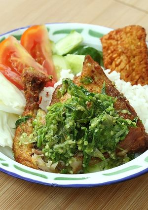 Foto resep Ayam Penyet Cabe Ijo Devina Hermawan