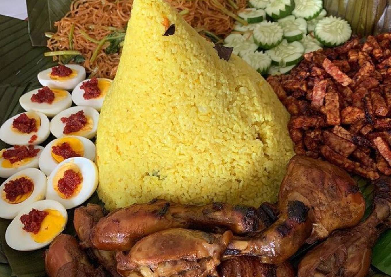 Nasi tumpeng