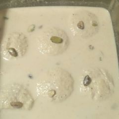 A picture of Rasmalai.