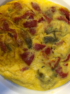 Una foto de Tortilla de pimiento rojo y ajo