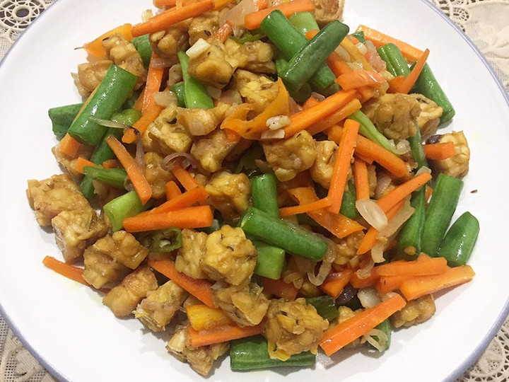 Bagaimana Menyiapkan Tumis buncis wortel tempe pedas jeletot yang Sempurna