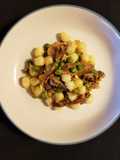 Le chicche, funghi porcini, zucchine e piselli