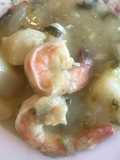 Camarones con papas en tomate verde  ©
