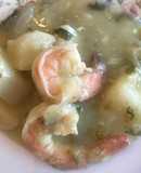 Camarones con papas en tomate verde  ©