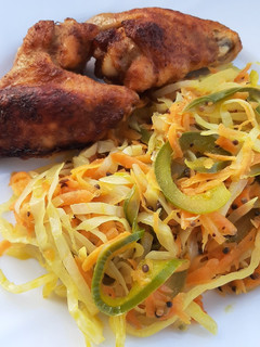 Fűszeres sárgarépa-káposzta saláta (Sambharo) recept fotója