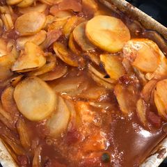 A picture of Fish and potatoes stew/hotpot.