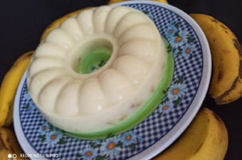 Langkah Mudah untuk Membuat Puding Melon Lapis Pisang Bahan Sederhana