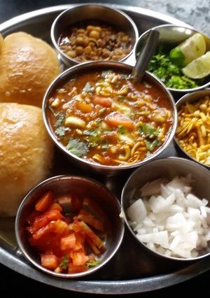 A picture of Spicy sprouted misal pav.