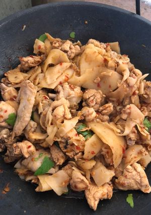 รูปของ ผัดเผ็ดไก่หน่อไม้ดอง (เมนูข้าวหมดหม้อ)