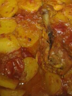 A picture of صينية بطاطس ودجاج في الفرن.
