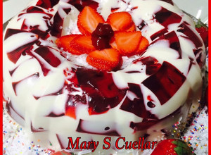 Una foto de Gelatina de Tres Leches con Fresa🍓🍓