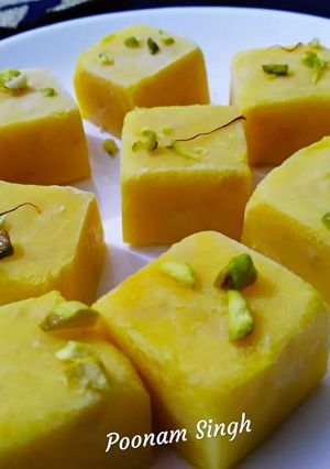 केसर कुल्फी बाइट्स (Kesar Kulfi Bites recipe in Hindi) रेसिपी मुख्य फोटो