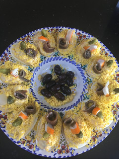 Una foto de Huevos 🥚 rellenos 😜