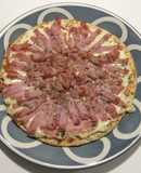 Pizza de jamón y queso