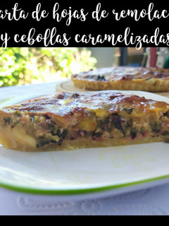 Una foto de Tarta de hojas de remolacha y cebollas caramelizadas