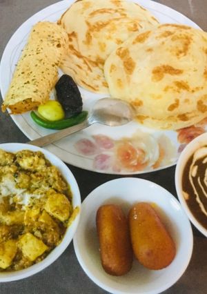 A picture of Dal Makhani,paneer -butter masala,tandoori parathas.