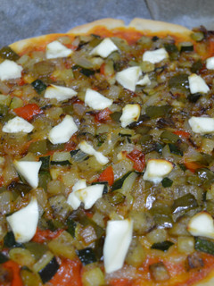 Una foto de Pizza casera de verdura