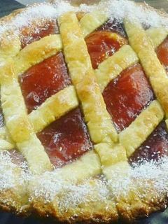 Una foto de Riquísima pastafrola de dulce de membrillo 😋