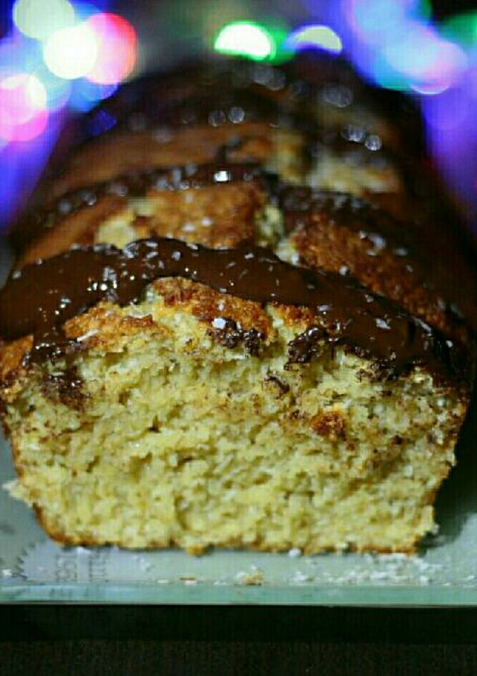 Una foto de Bizcocho con avena y coco 🥥recubierto de chocolate 🍫 para Navidad🎄