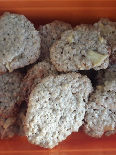 Una foto de Galletas de avena con trozos de manzana😋