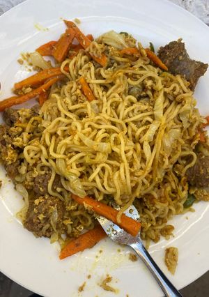A picture of Stir fry noodles.