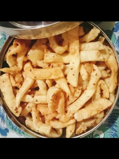 नमक पारे (namak pare recipe in Hindi) रेसिपी मुख्य फोटो