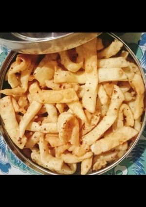 नमक पारे (namak pare recipe in Hindi) रेसिपी मुख्य फोटो