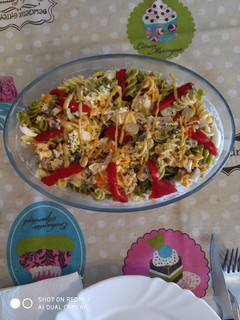 Una foto de Ensalada de pasta marinera