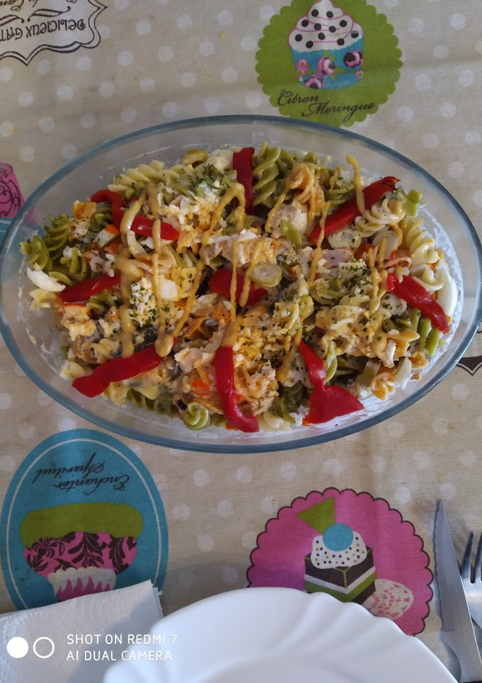 Una foto de Ensalada de pasta marinera