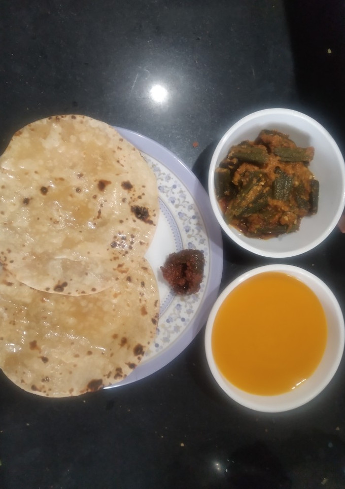 ભરેલા ભીંડા નું ભરેલું શાક (Bharela Bhinda Shak Recipe In Gujarati) રેસીપી મુખ્ય ફોટો