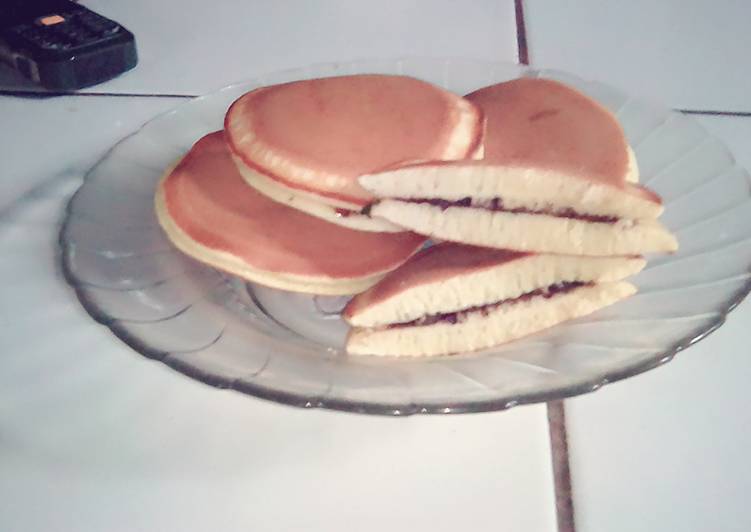 Resep Dorayaki Isi Coklat Pisang Anti Gagal