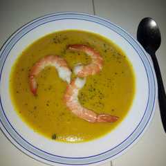 Foto principal de Puré de calabaza y langostinos
