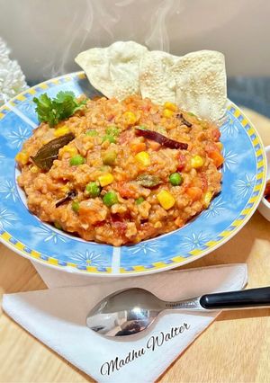 बुलगुर और मिक्स दाल फैंसी खिचड़ी (Bulgur Mix Dal Fancy Khichdi) रेसिपी मुख्य फोटो