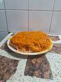 Tarta con base de puré de zapallo rellena con bondiola y vegetales, panchos