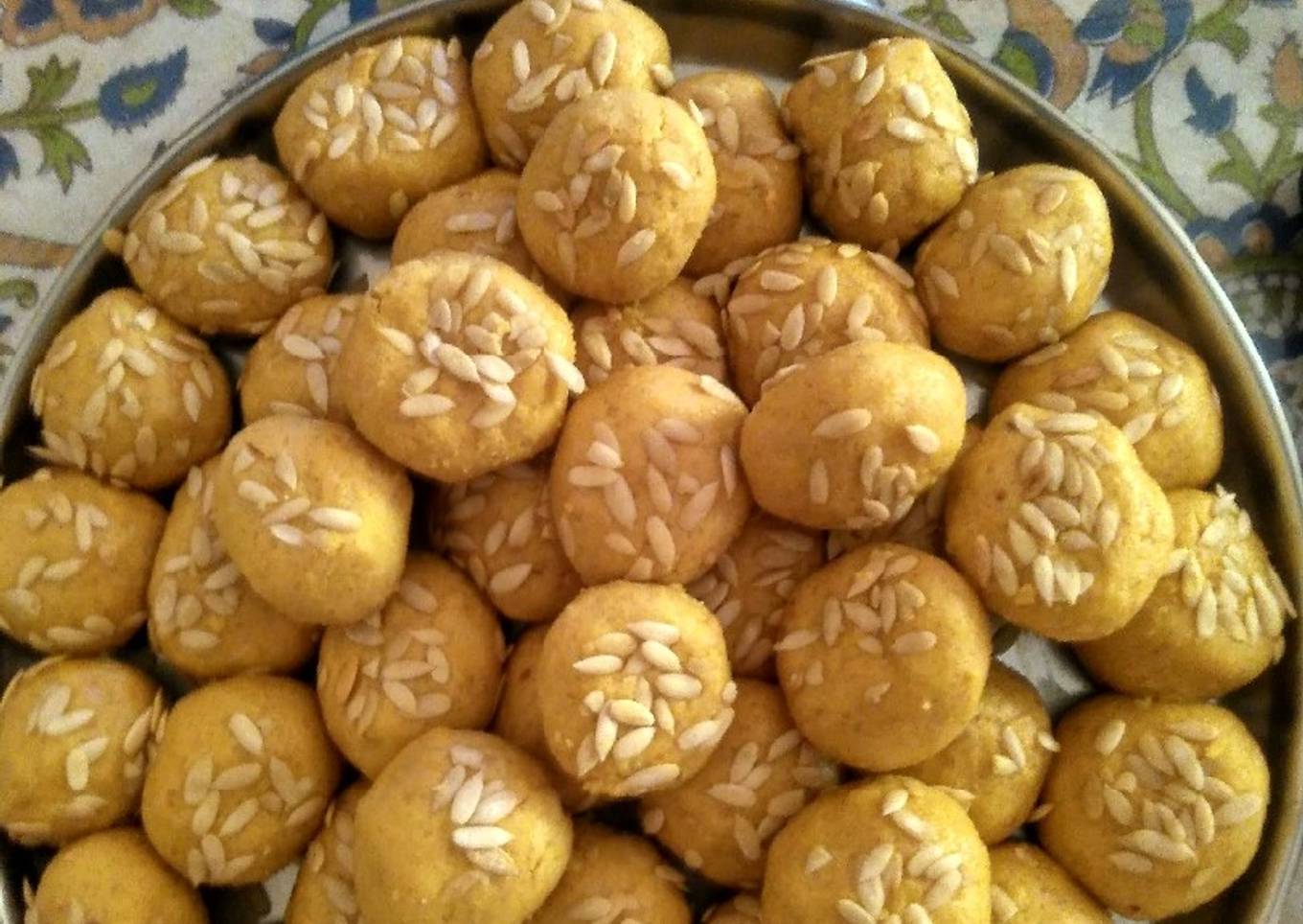 Besan laddu