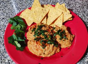 Una foto de Hummus de cayena