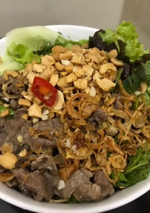Hình của món Bún bò trộn.