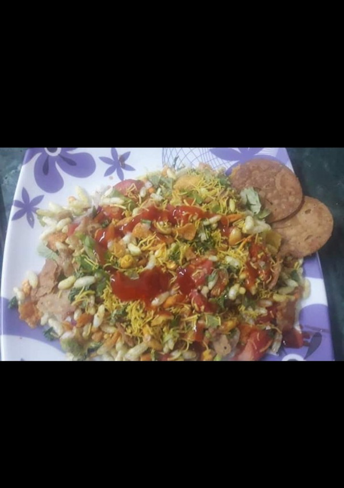 ચટપટી ભેળ (Chatpati Bhel Recipe In Gujarati) રેસીપી મુખ્ય ફોટો