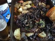 Una foto de carne al horno osobuco