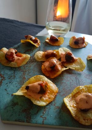 Una foto de Aperitivo de Mejillones con Emulsión de Salsa de Vieiras