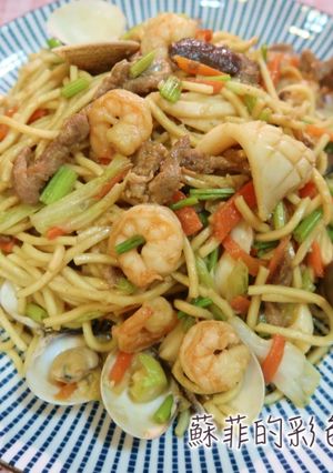 『台式海鮮什錦炒麵』快炒店的平民美食 的食譜成品照片