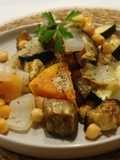 Asado meloso de calabaza, berenjena y calabacín con garbanzos crujientes