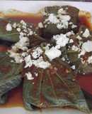 Verduras en molotes  de hojas de hierba santa en caldillo de jitomate