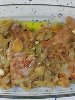 Una foto de Atún encebollado